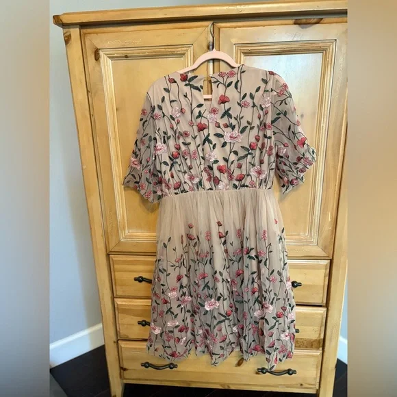Baltic Born Blush Floral Embroidered Tulle Dress – XL - Picture 2 of 6